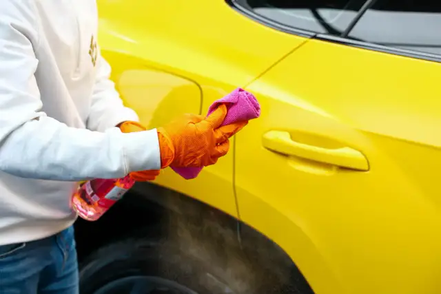 Jak myć auto po ceramice, aby nie uszkodzić powłoki i zachować blask