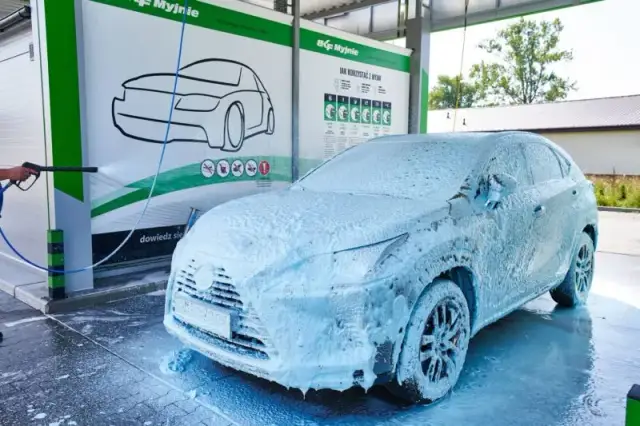 Myjnia bezdotykowa: Koszty, zyski i zwrot? Pełna analiza inwestycji