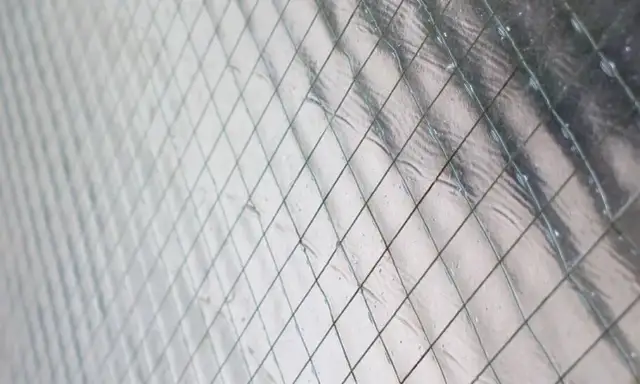 Szyba zbrojona – poznaj jej właściwości i zastosowania w budownictwie