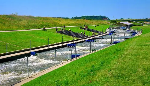 Kolna Kraków: Tor kajakowy, rafting i atrakcje. Twój przewodnik!