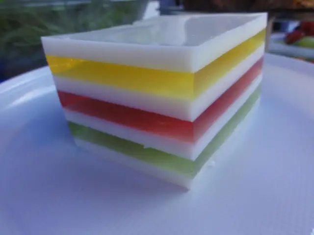 Jak długo zastyga galaretka? Odkryj sekrety szybkiego tężenia