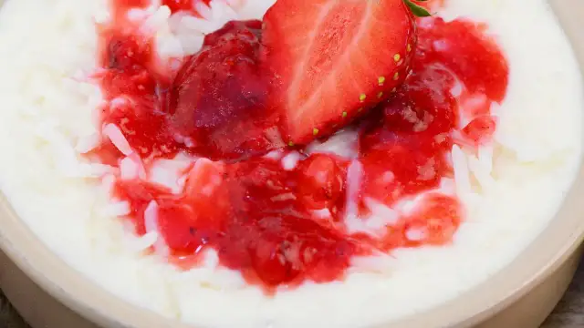 Ryż z truskawkami jak z przedszkola? Odkryj sekret smaku!