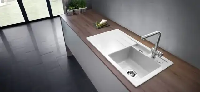 Jaki zlew do szafki 60 cm? Poradnik, materiały, montaż