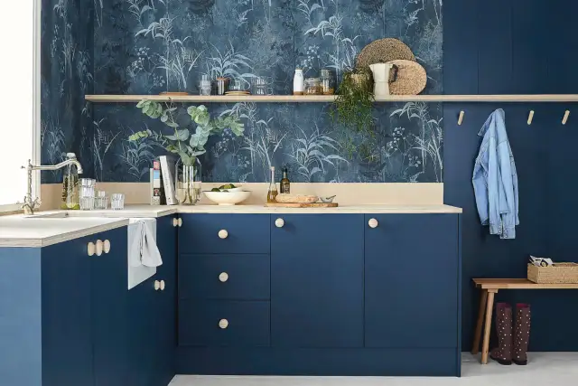 Ściana nad blatem w kuchni: Inspiracje, materiały i trendy 2026