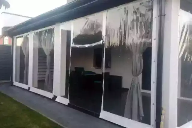 Zastosowania i korzyści przezroczystej plandeki – kiedy warto ją używać