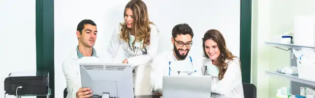 Ile kosztują studia medyczne w USA? Zaskakujące wydatki, które musisz znać