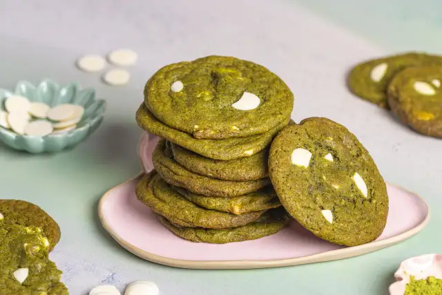 Twoje ciastka matcha są blade? Odkryj sekret idealnej zieleni!