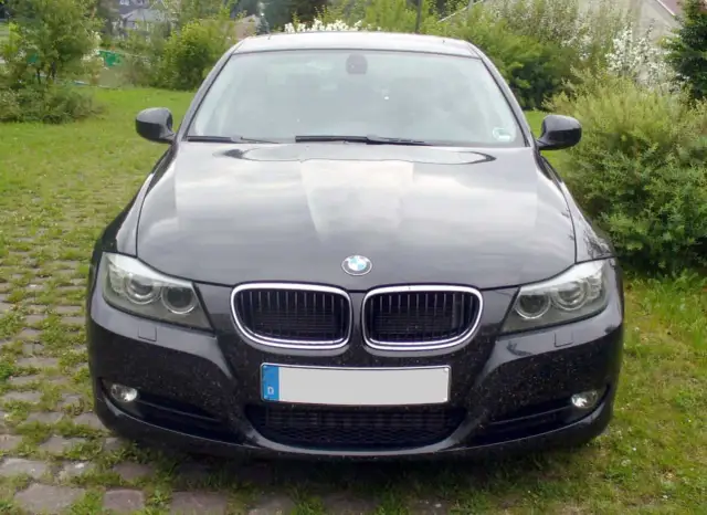 Kontrolki BMW E90 - co oznaczają i jak uniknąć poważnych usterek