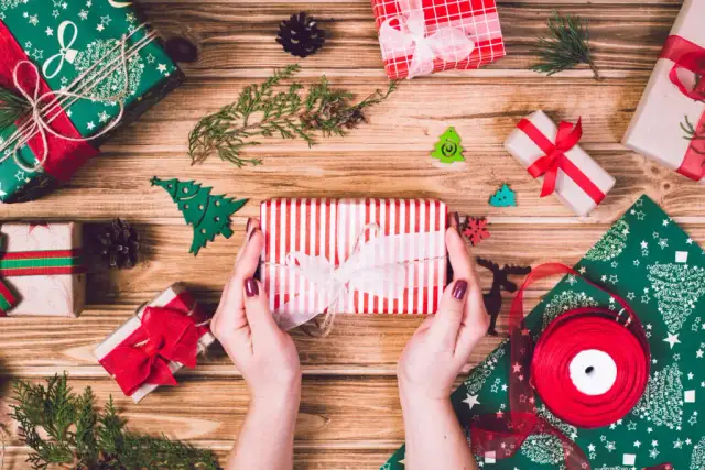 Najlepsze pomysły na prezent dla bratowej pod choinkę, które zachwycą
