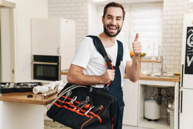 Jak zwiększyć ciśnienie wody w kranie? DIY i kiedy wezwać fachowca