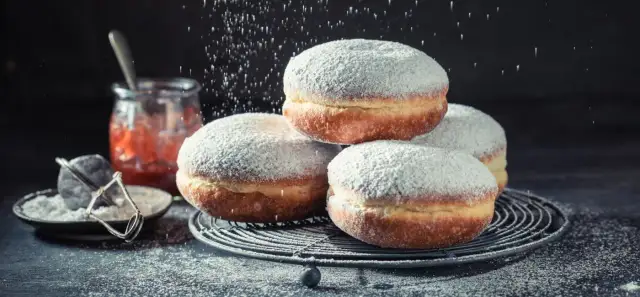 Tłusty Czwartek na świecie: Poznaj niezwykłe tradycje i smaki