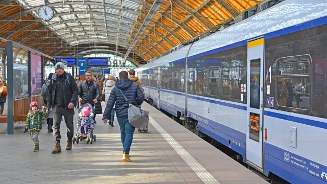 Z którego peronu odjeżdża pociąg TLK? Nie daj się zaskoczyć!