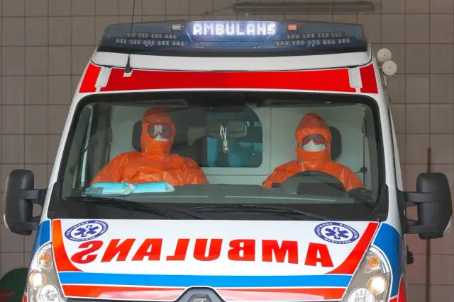 Ile zarabia ratownik medyczny na kontrakcie? Zaskakujące różnice w wynagrodzeniach