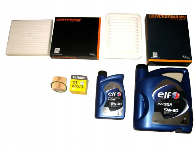 Zestaw części samochodowych: filtry powietrza, oleju i dwa oleje silnikowe Elf Evolution 900 SXR 5W-30. Idealny wybór, jaki olej do Toyoty Avensis 1.8 benzyna.