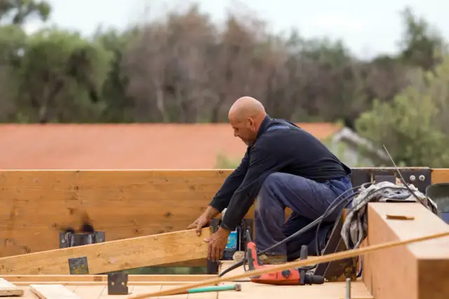 Dom szkieletowy stalowy czy drewniany - co wybrać, aby zaoszczędzić?