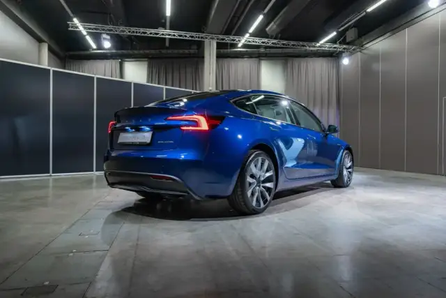 Kiedy nowa Tesla 3? Odkryj datę premiery i zmiany w modelu