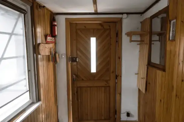 Co zrobić z boazerią w przedpokoju, aby uniknąć kosztownej wymiany?