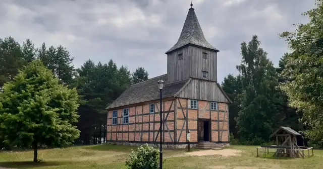 Kaszubskie skanseny: Wdzydze czy Szymbark który wybrać?
