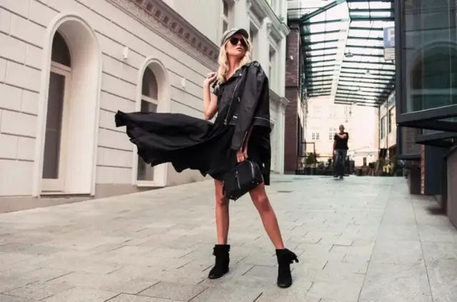 Czarne rajstopy i sukienki: Stylowe połączenia i modowe błędy