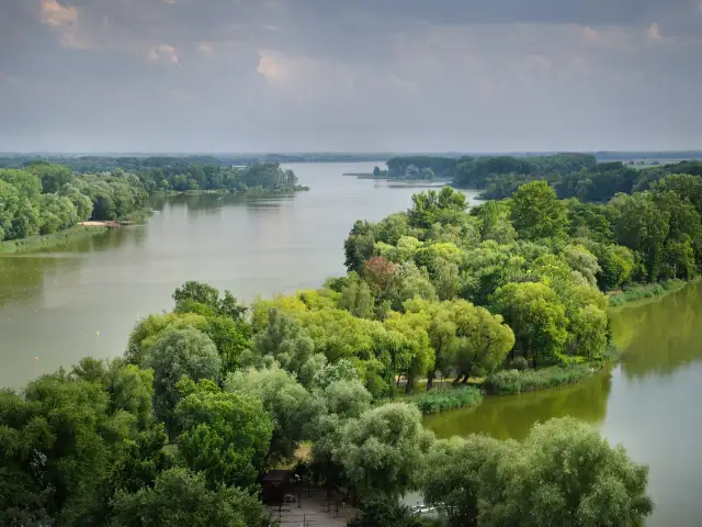 Gdzie leży jezioro Gopło? Odkryj jego tajemnice i lokalizację