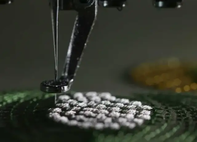 Ile kosztuje haft na bluzie? Sprawdź ceny i ukryte koszty