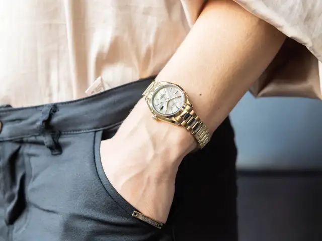 Zegarek damski Roxy – eleganckie modele, które zachwycają stylem