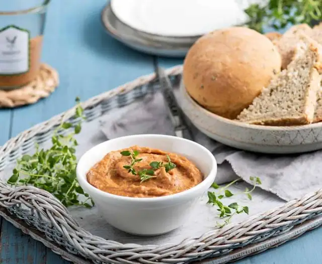 Pasta z białej fasoli i suszonych pomidorów: Pyszny i szybki przepis