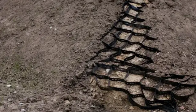 Jakie kruszywo do geokraty wybrać, aby uniknąć problemów?