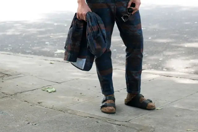 Inspírate con estos outfits perfectos para Birkenstock hombre