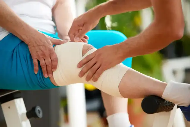 Cómo curar un desgarro muscular: métodos efectivos y tiempos de recuperación