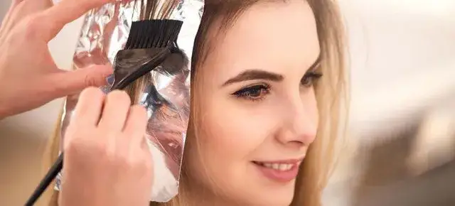 Balejaż w 2025 - dlaczego ta technika koloryzacji wciąż zachwyca?