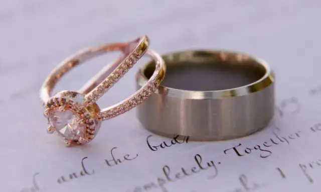 Czego symbolem są obrączki? Odkryj ich głębokie znaczenie miłości