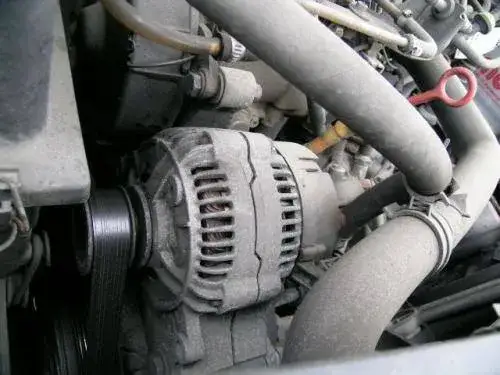 Ile czasu zajmuje wymiana alternatora? Sprawdź, co wpływa na czas naprawy.