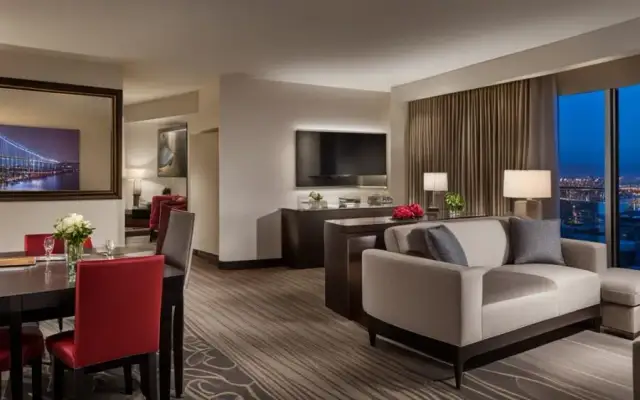 Co to jest suita w hotelu? Odkryj jej zalety i różnice z pokojem