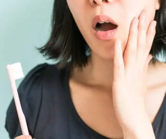 Ból dziąsła? Szybka ulga i skuteczne sposoby (Apteka i Dom)