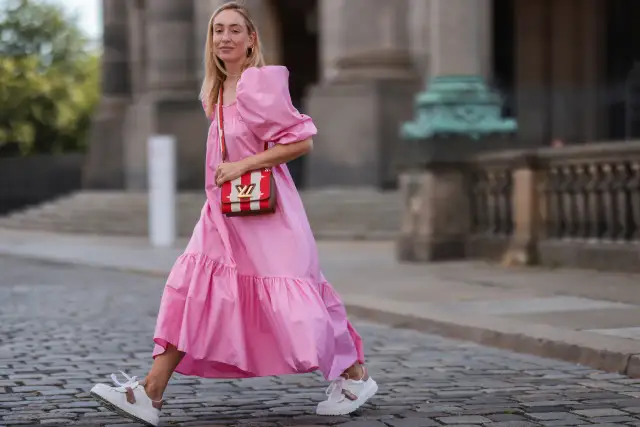 Jakie buty do różowej sukienki? Stylowe porady i inspiracje