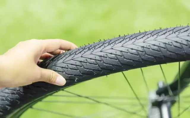 Jakie ciśnienie w oponach roweru? Uniknij błędów i popraw komfort jazdy!