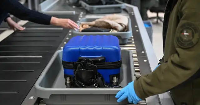 Płyny w Ryanair: Limit 100 ml i koniec zasad w 2026?