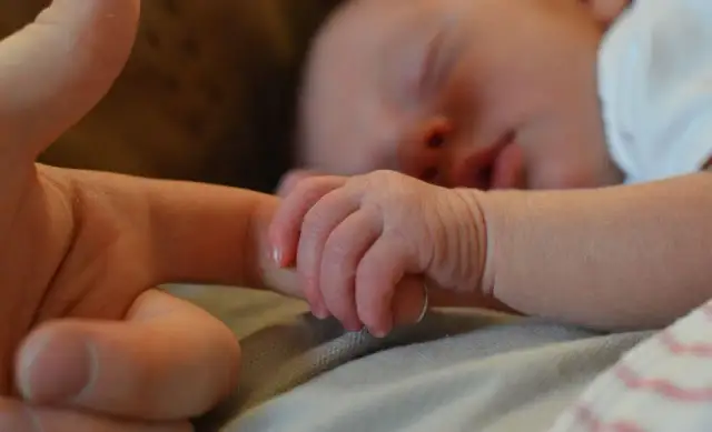 Jak usypiają dzieci w żłobku? Sprawdzone metody i techniki snu