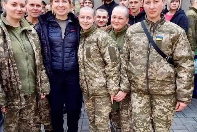 Dlaczego w wojsku golą na łyso? Odkryj zaskakujące powody tej praktyki