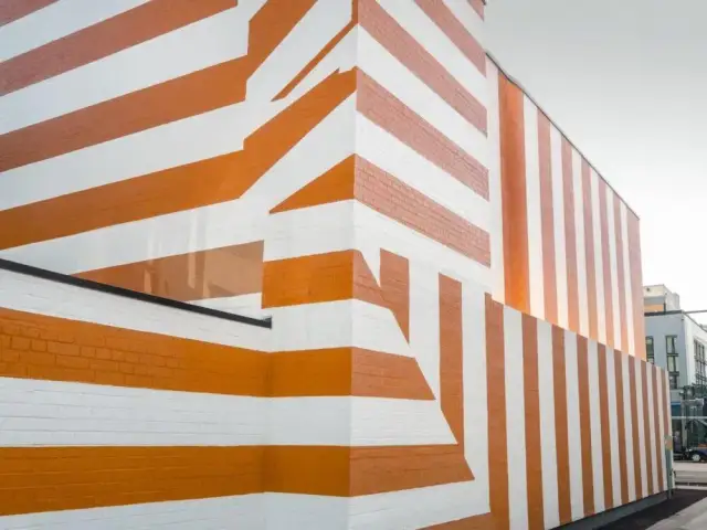 Jak malować pasy na elewacji: 5 prostych kroków do efektu wow