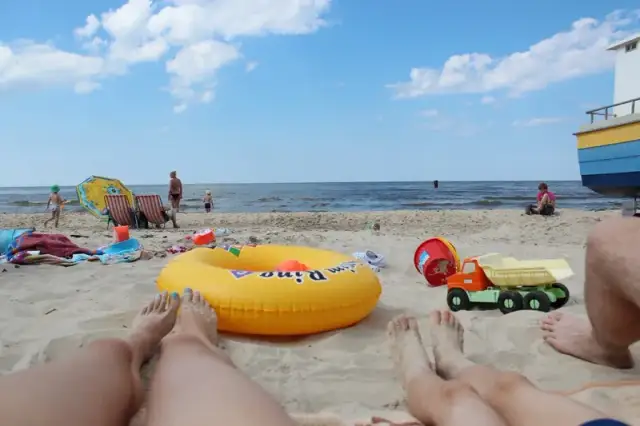 Ile naprawdę jest do morza ze Stegny? Sprawdź wygodne opcje dostępu