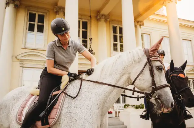 Stadnina Koni Walewice: Jazda, Pałac, Historia. Odkryj to miejsce!