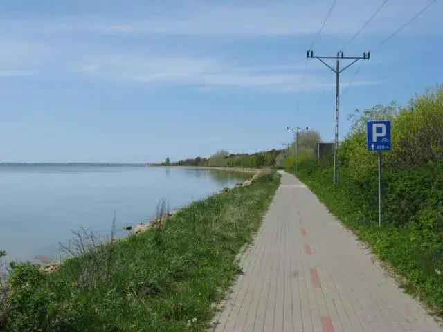 Jak dojechać z Jastrzębiej Góry do Helu - najlepsze opcje transportu