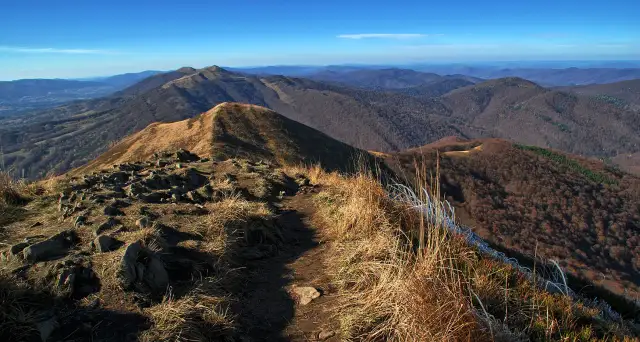 Bieszczady jakie szlaki wybrać? Odkryj najpiękniejsze trasy
