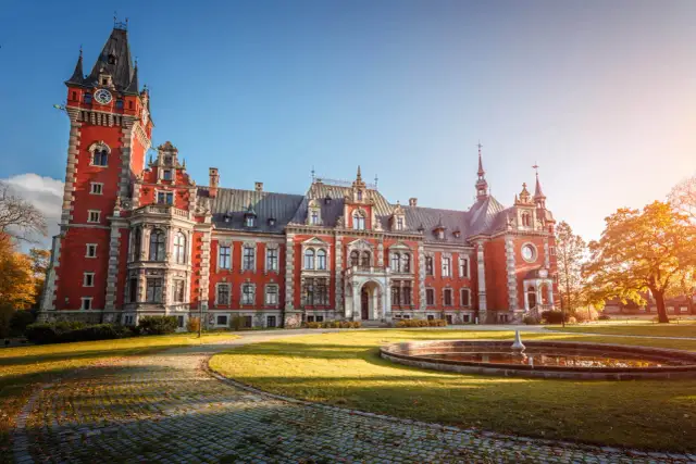 3 pałace w Głuchowie – magnesy turystyczne w sercu Polski