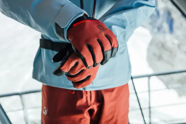 Rękawice narciarskie: Jaki wybrać? Poradnik i ranking