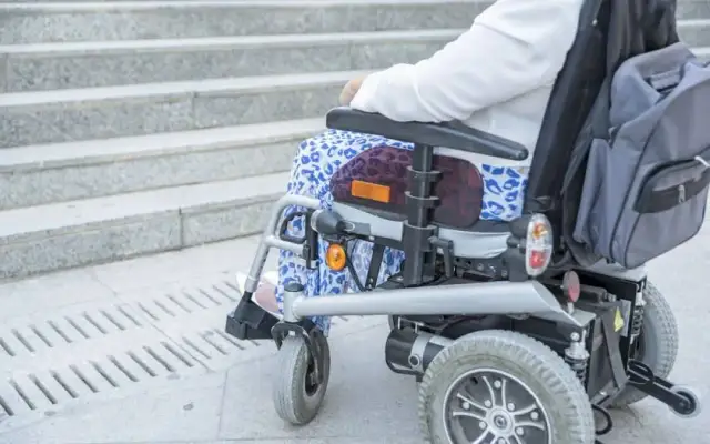 Wózek inwalidzki z NFZ: Jak go zdobyć? Kompletny przewodnik 2024