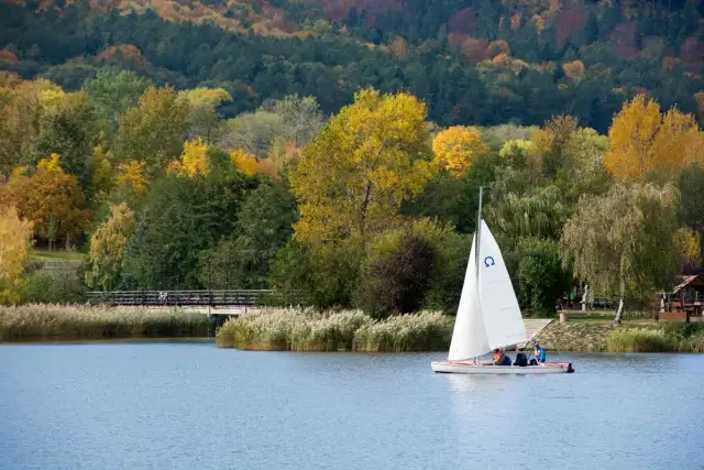 Polskie Como na Śląsku: Odkryj urok Jeziora Bielawskiego