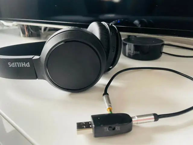 Jak włączyć Bluetooth w TV? Poradnik + transmiter (bez lagów)